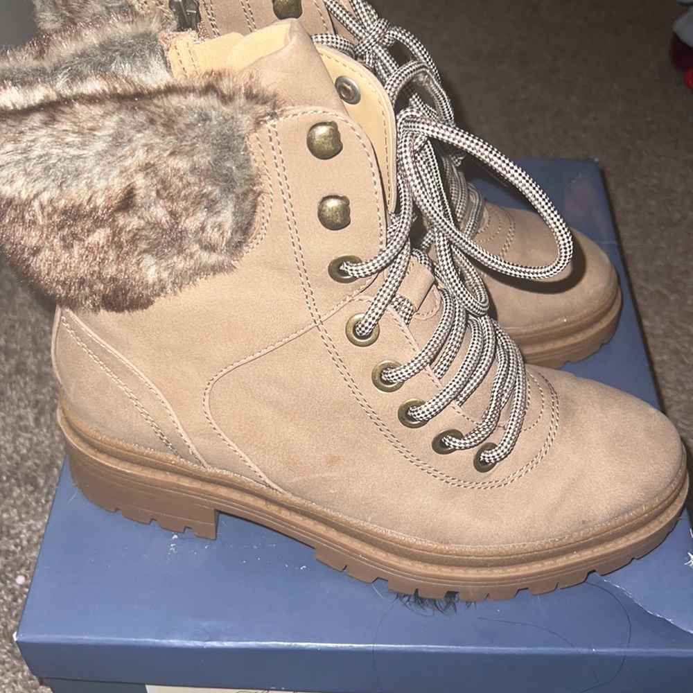 Boots - Picture 2 of 6